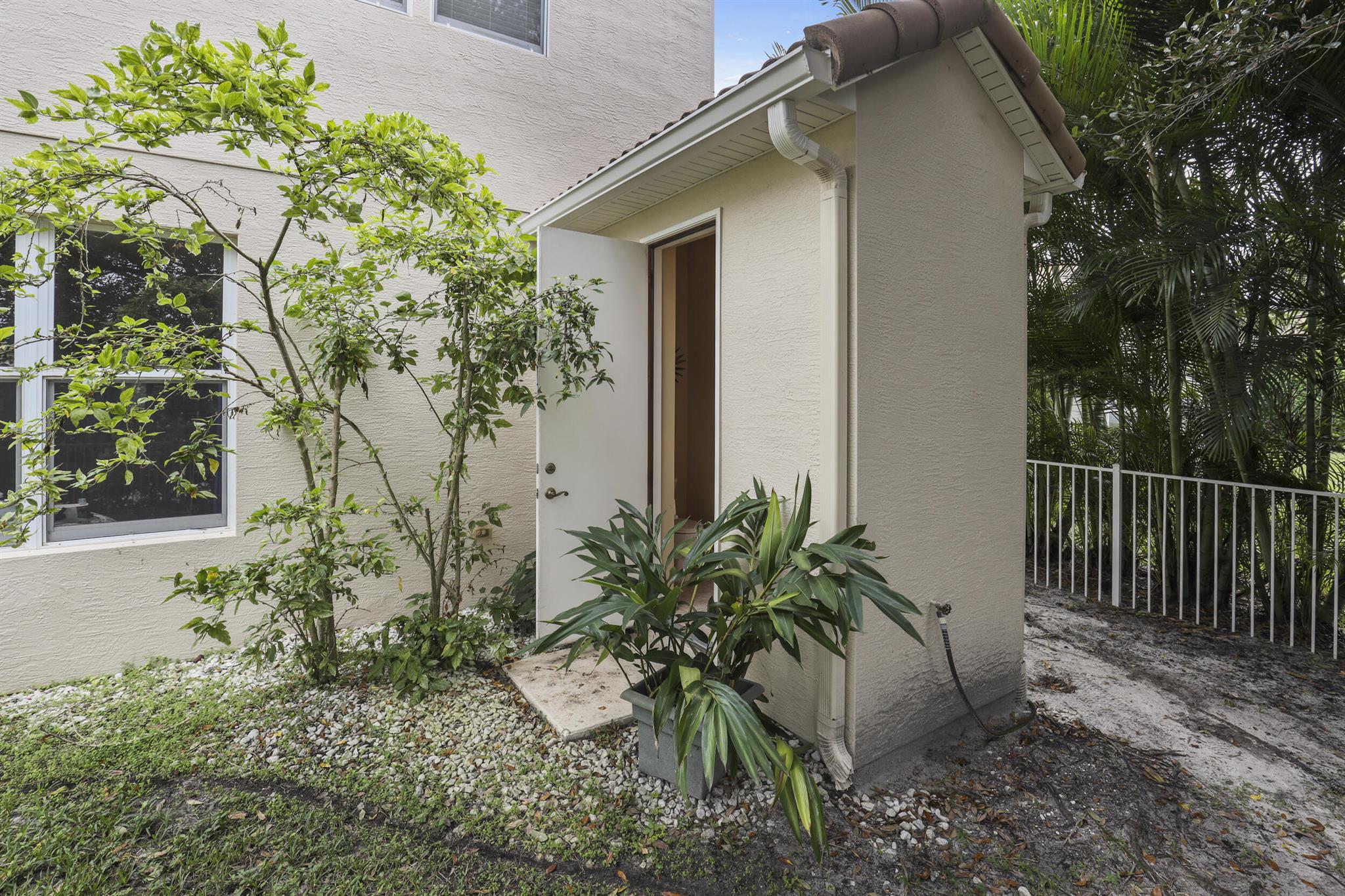 LAKE TUSCANY - Residential