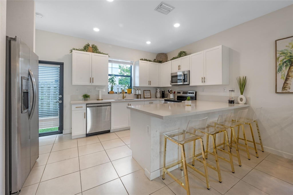 Photo of 1622 SW 28TH Court, Fort Lauderdale, FL 33315 (MLS # B26078276)