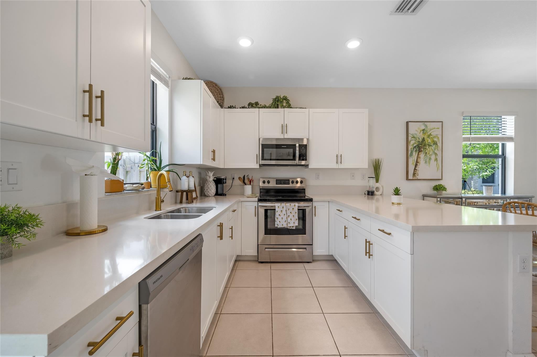 1622 SW 28TH Court