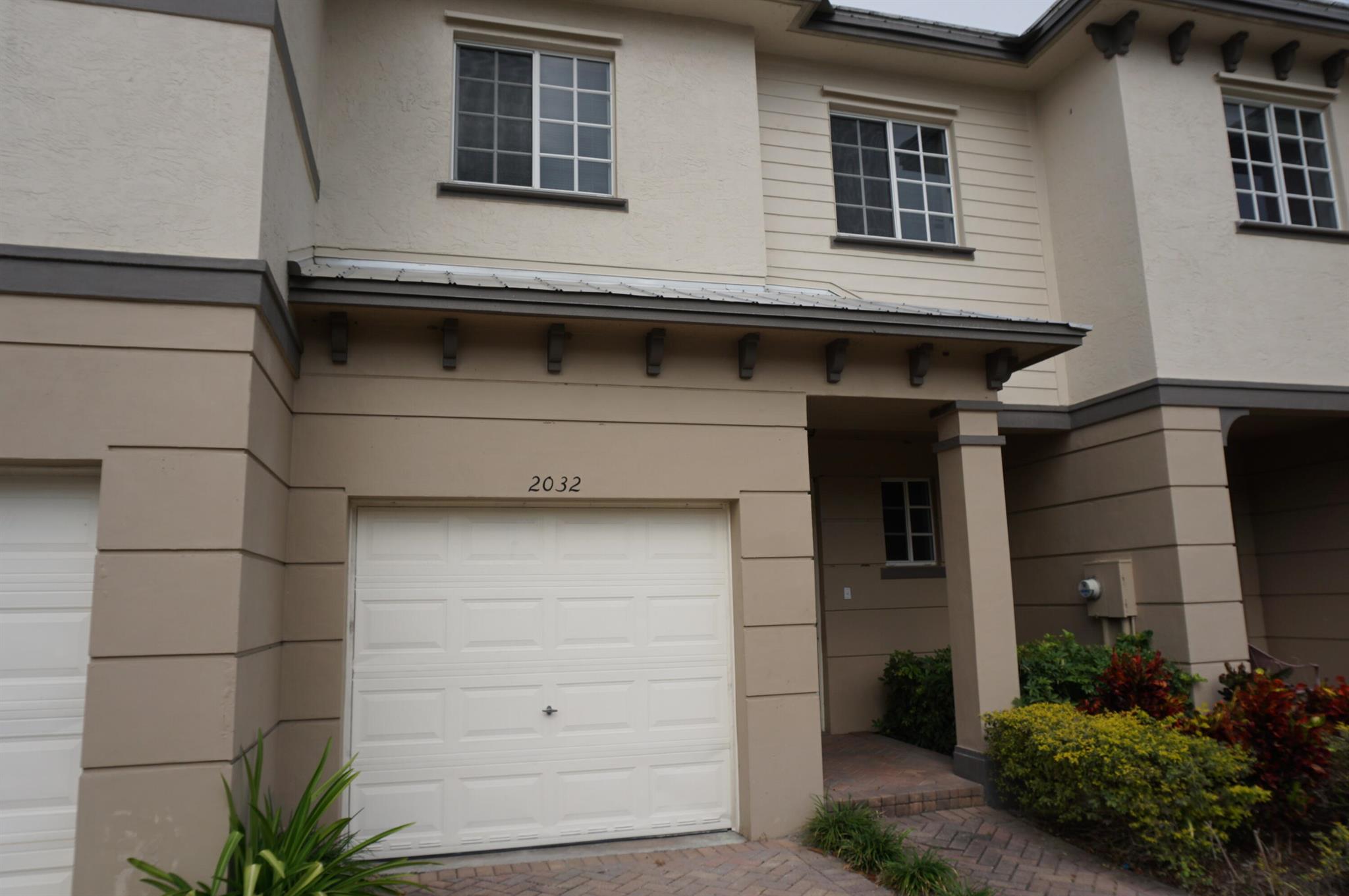 ***Great 3 bed 2.5 bath lakeview townhome with 1 car garage... Shows like New... Kitchen with Stainless Steel Appliances, all new paint, Waterproof Luxury Vinyl Flooring throughout, Ceiling fans in every room... Marsh Harbour is a 24hr Guard Gated Community, features pool & spa, beautiful clubhouse, exercise room, tennis, 2 play grounds...
