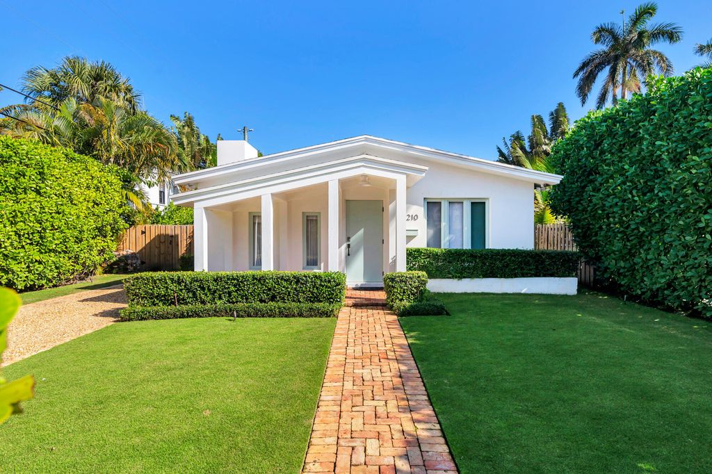 Photo of 3210 Vincent Road, West Palm Beach, FL 33405 (MLS # B26022213)