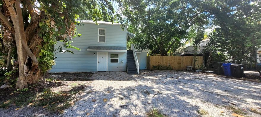 This charming 2/1 with a large outdoor deck in the heart of Flagler village. Walking distance to all the great restaurants and events that take place each month. Cantal air, laminate floors , outdoor large balcony and ample parking makes this an ideal space for pet owners as well as anyone who likes easy access to and from they're vehicle. OWNER PAYS ALL UTILITIES FOR AND ADDITIONAL $300 ($2250 total) INCLIDEDING Internet, water/trash, electricity. 
free laundry on premises Available Short term April 7-September 1