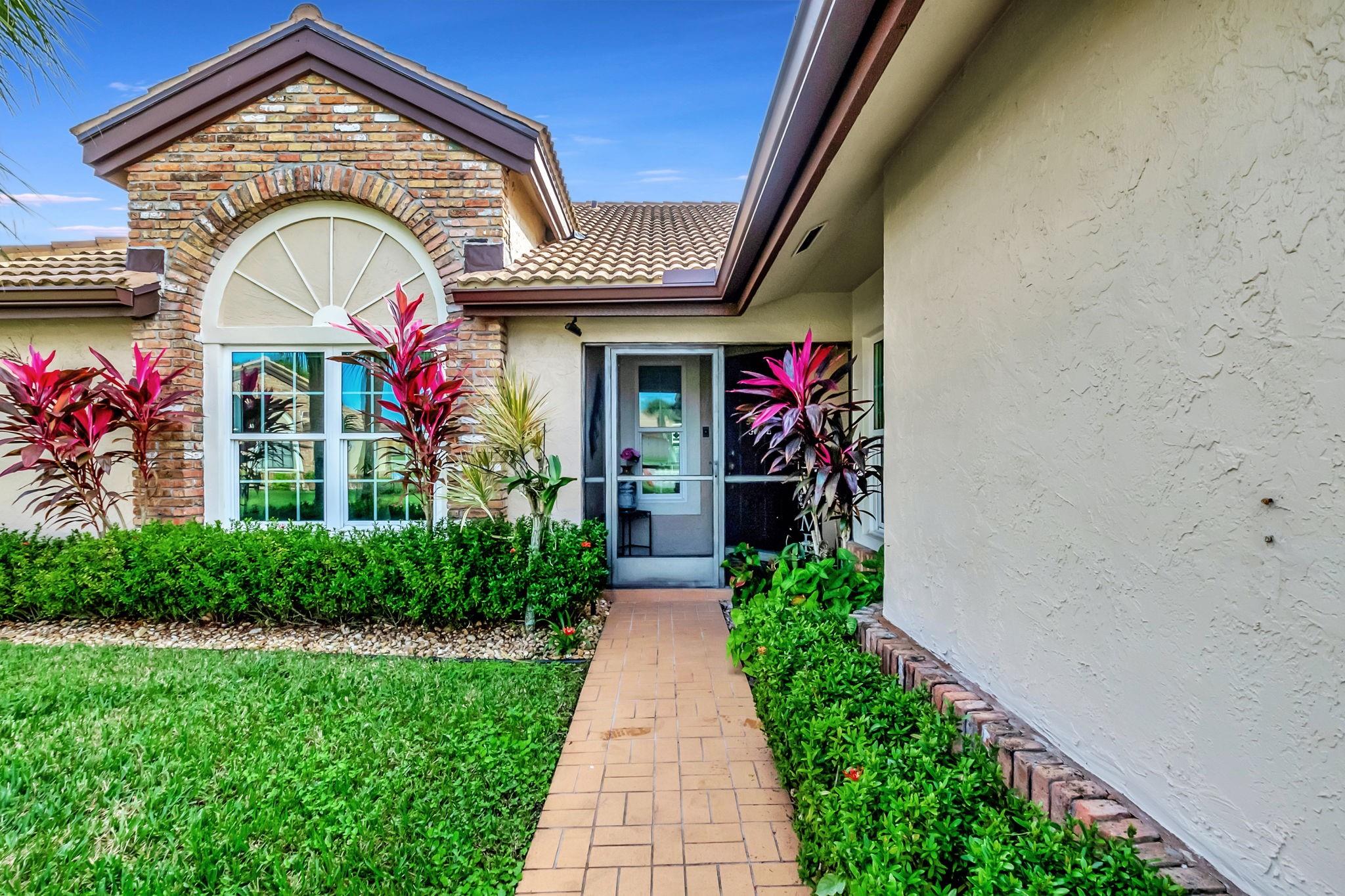 8224 Cassia Dr