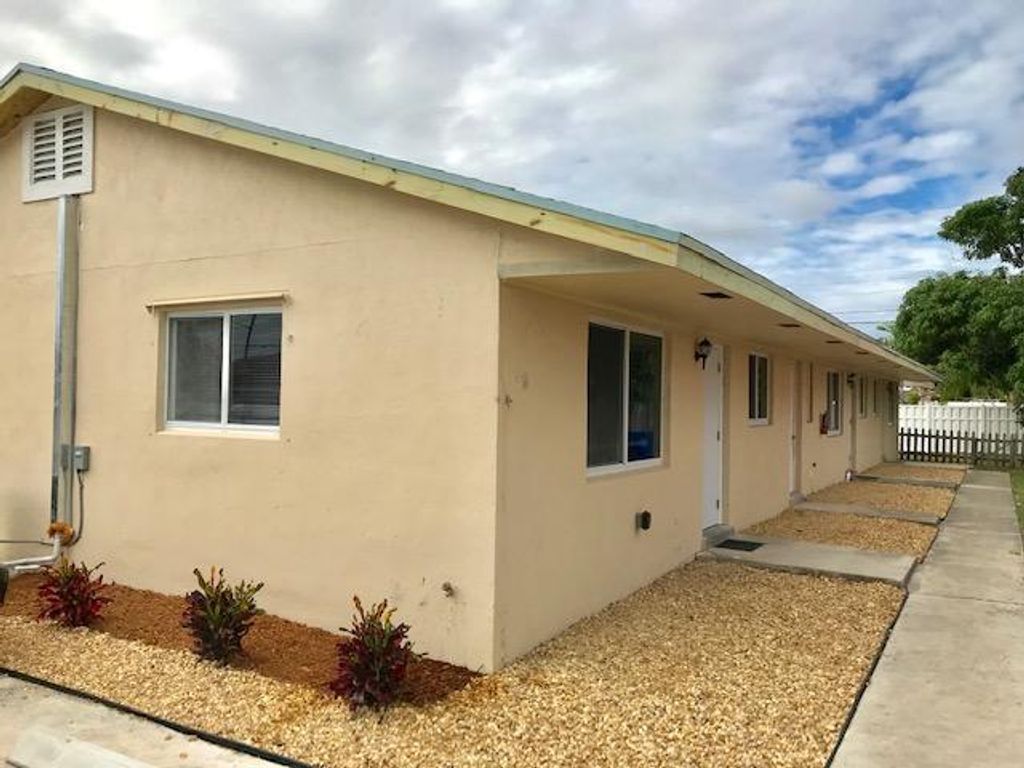 Photo of 419 N Broadway #1, Lantana, FL 33462 (MLS # R11066114)