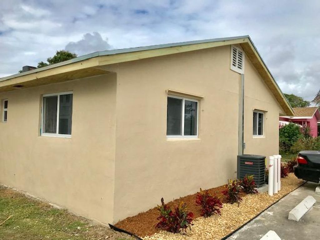 Photo of 419 N Broadway #1, Lantana, FL 33462 (MLS # R11066114)