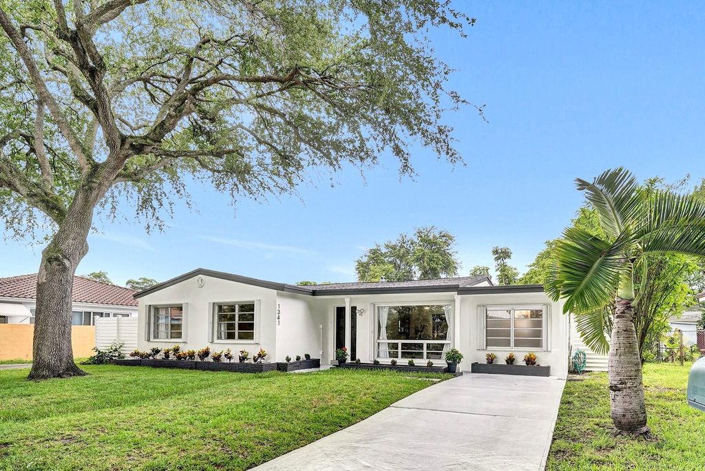 Photo of 1341 N 30th Road, Hollywood, FL 33021 (MLS # B26035123)
