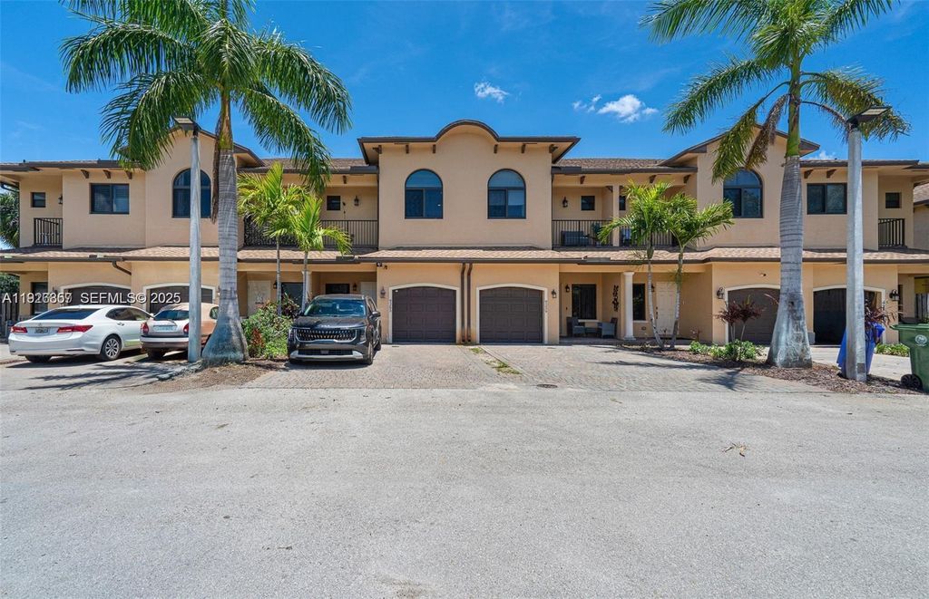 Photo of 9265 NW 16th Street, Pembroke Pines, FL 33024 (MLS # B26035564)