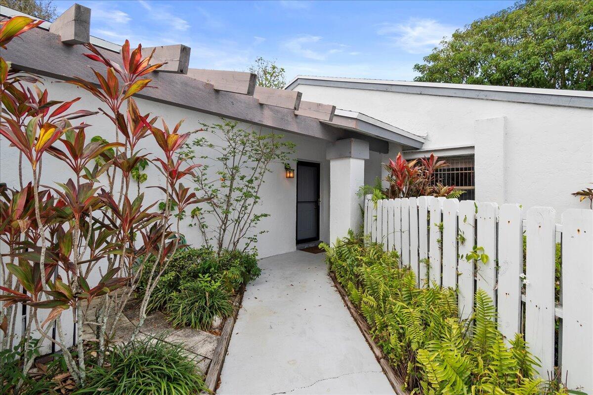 6117 Woodlake Boulevard