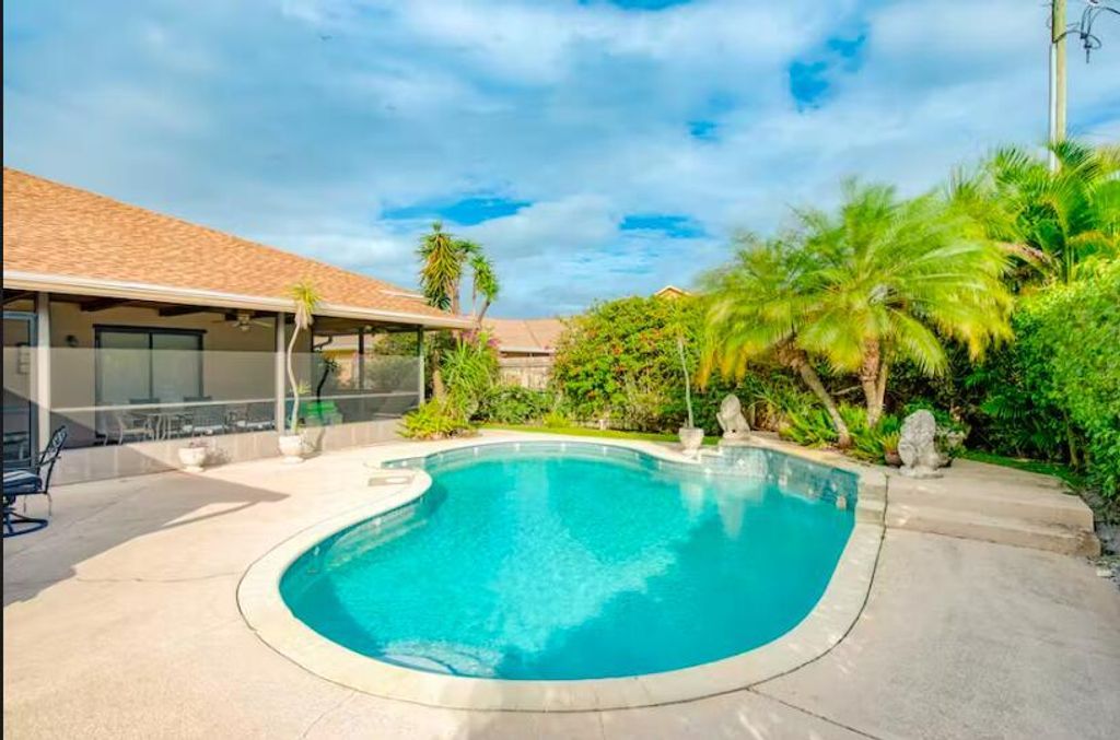 Photo of 1333 W Indies Way, Lantana, FL 33462 (MLS # R10927297)