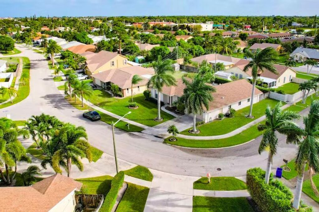 Photo of 1333 W Indies Way, Lantana, FL 33462 (MLS # R10927297)