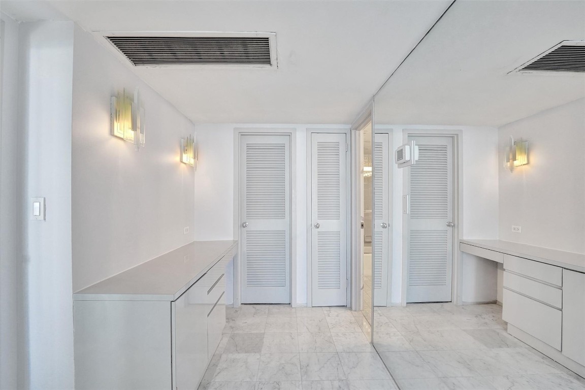 PARKER TOWERS - Residential