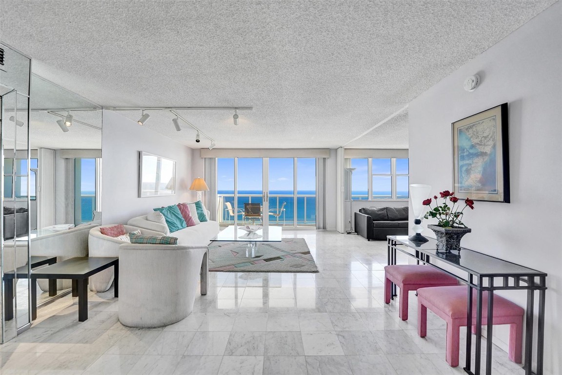 PARKER TOWERS - Residential