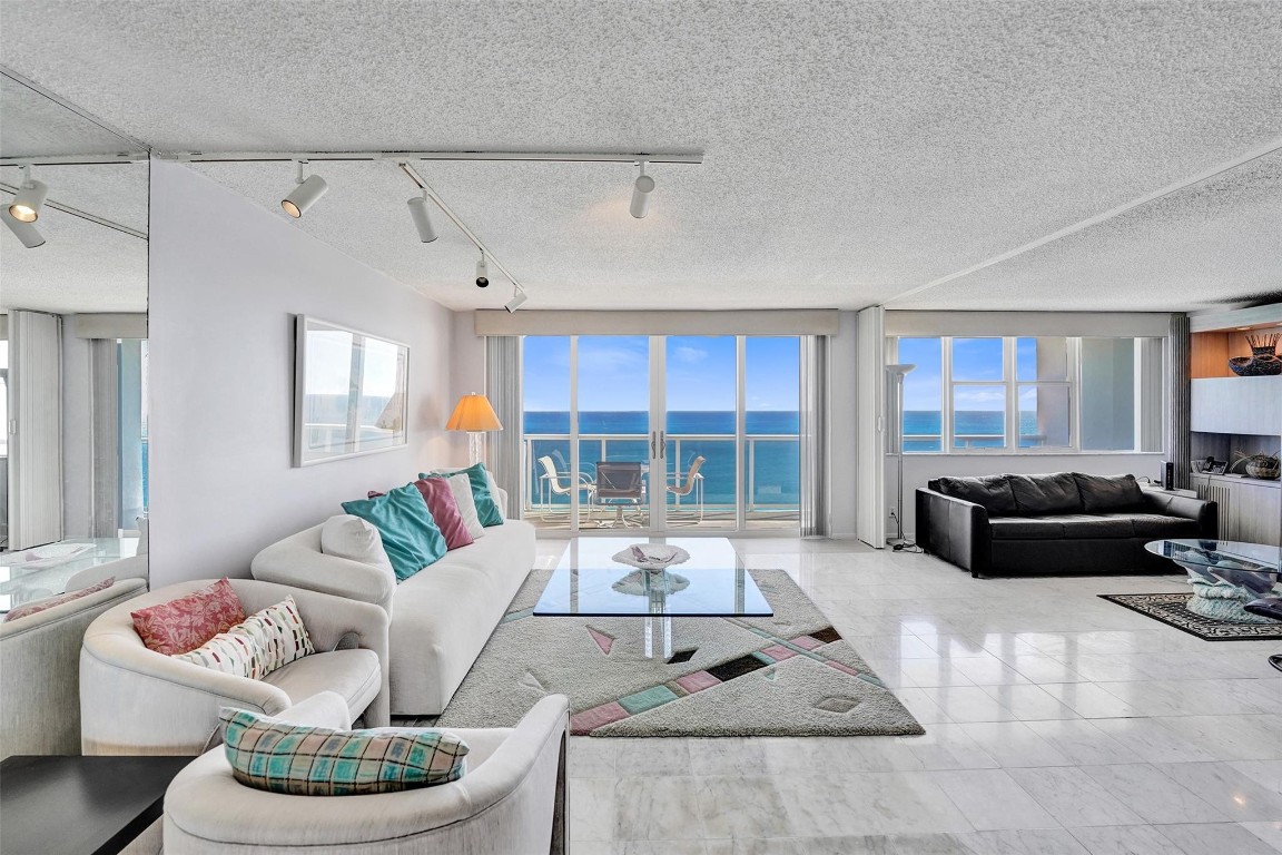 PARKER TOWERS - Residential