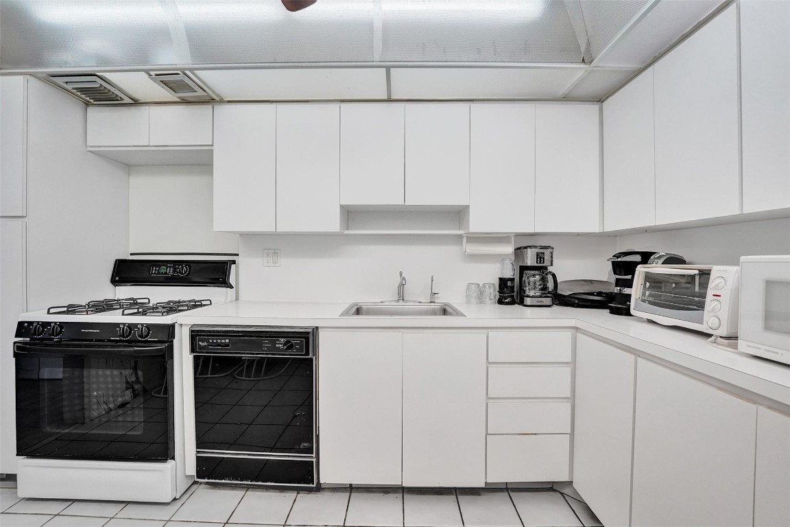 PARKER TOWERS - Residential