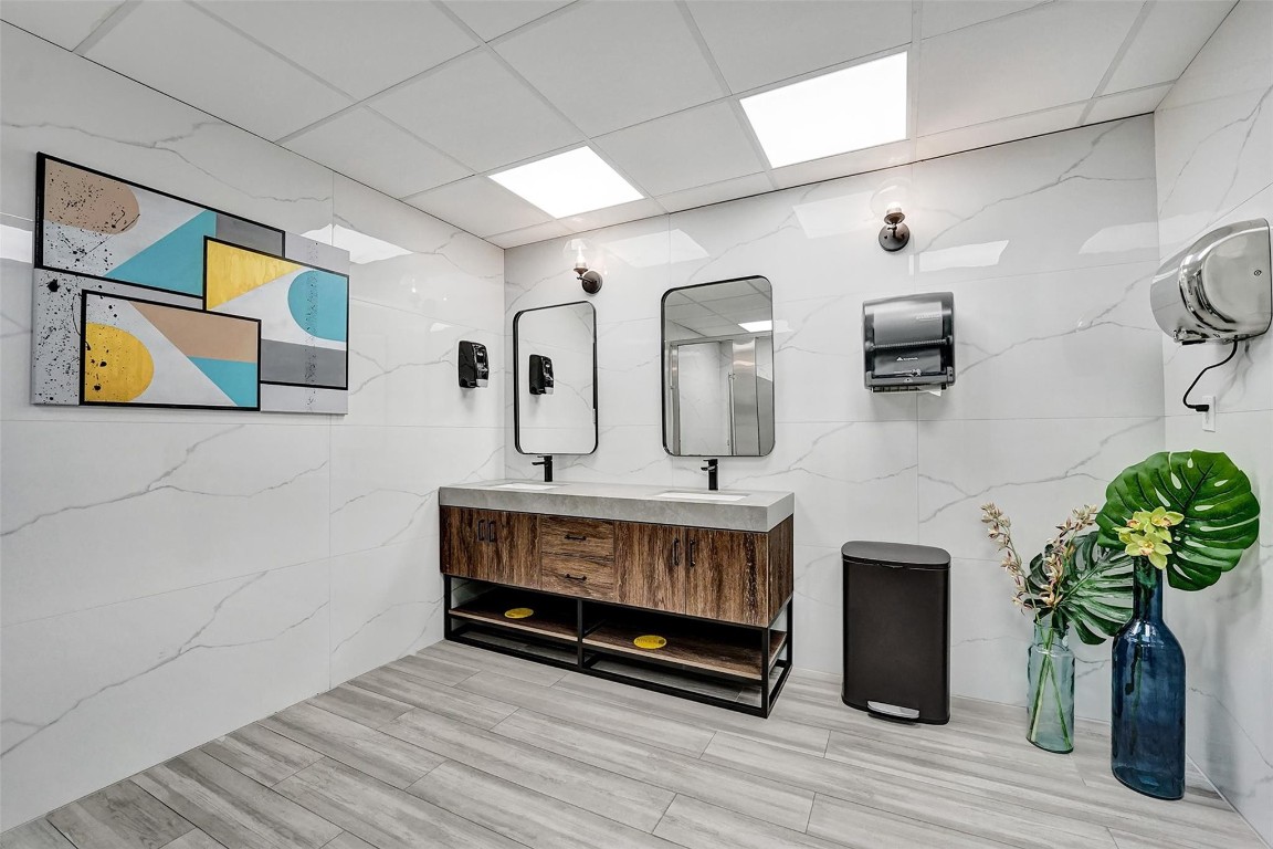 PARKER TOWERS - Residential