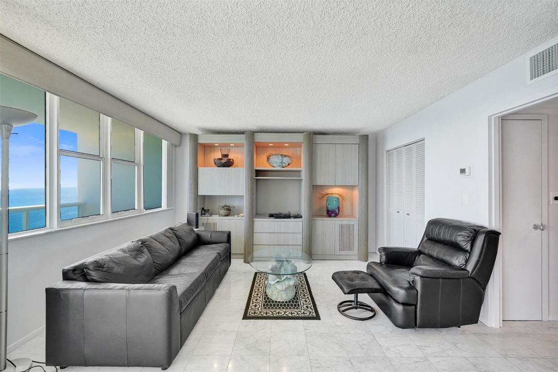 PARKER TOWERS - Residential