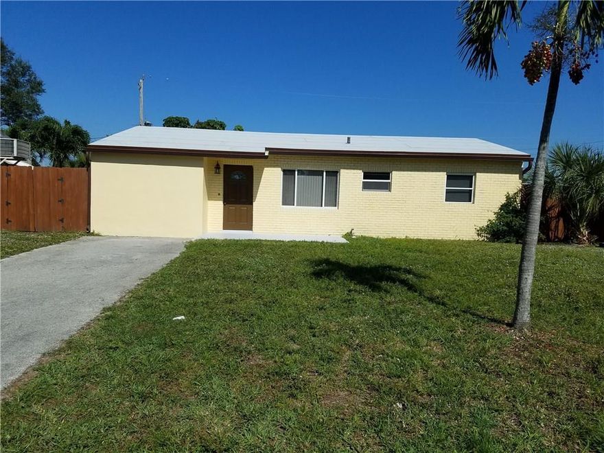 2/1 PLUS DEN OR OFFICE HOUSE FOR RENT IN NORTH ANDREWS GARDENS. HOUSE OFFERS A NEW ROOF, IT WAS FRESHLY PAINTED INSIDE AND OUTSIDE, TILE FLOORS IN EVERY ROOM, CUSTOM MADE KITCHEN CABINETS, GRANITE COUNTER TOPS, NEW TOP OF THE LINE S.S APPLIANCES, NEWER CENTRAL A/C, NEW VANITY IN BATHROOM, BLINDS IN EVERY WINDOW, WASHER AND DRYER INSIDE. FENCED IN BACK YARD WITH A PATIO, VERY NICE HOME IN A VERY GOOD LOCATION. CLOSE TO THE BEACHES, EAST OF I-95, CLOSE TO SHOPPING AND RESTAURANTS