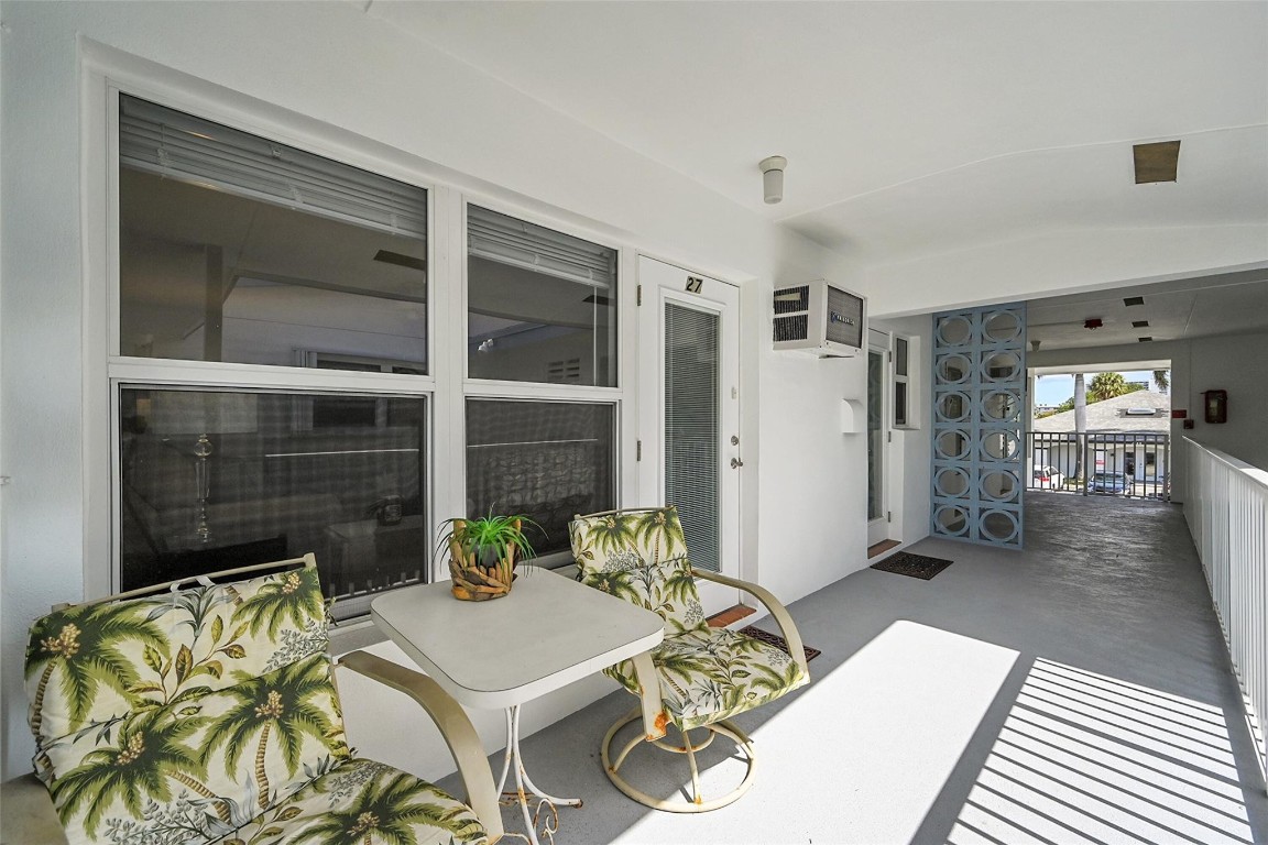 1110 N Riverside Drive 27