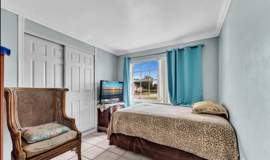 S/D OF 5-44-37, LOT 7 - Residential