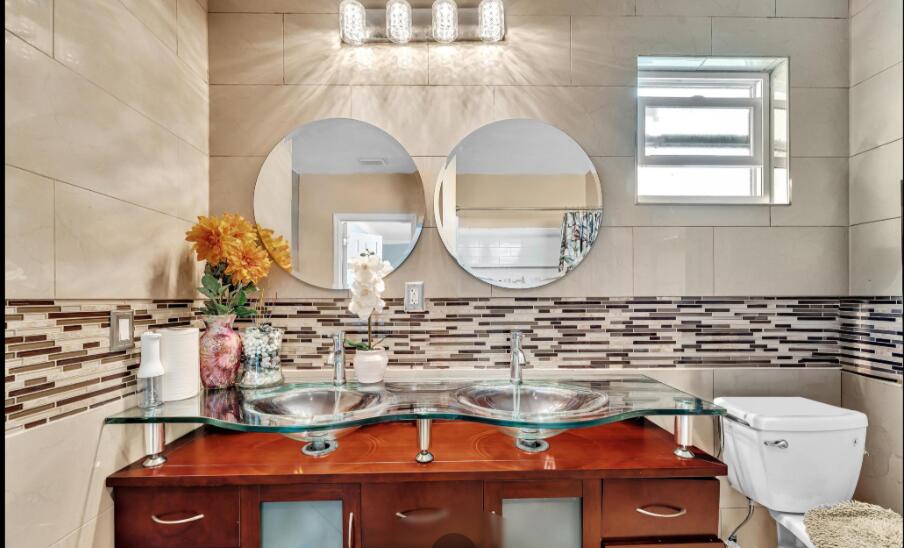 S/D OF 5-44-37, LOT 7 - Residential