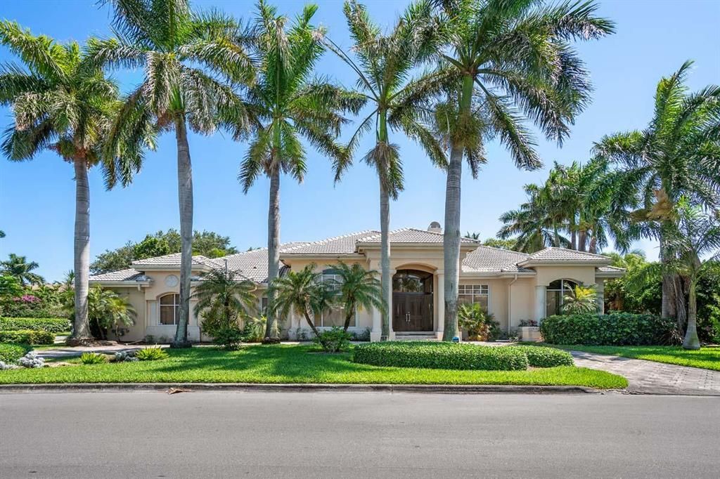 Photo of 466 Royal Palm Way, Boca Raton, FL 33432 (MLS # R10714457)