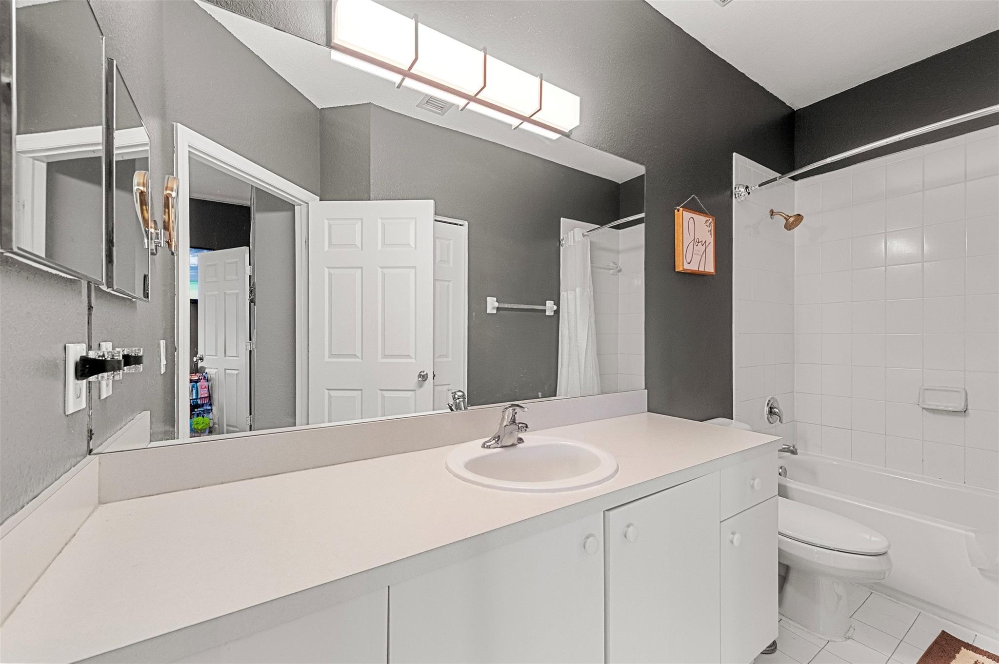 Lyons Indust Park 71-1 B - Residential Lease