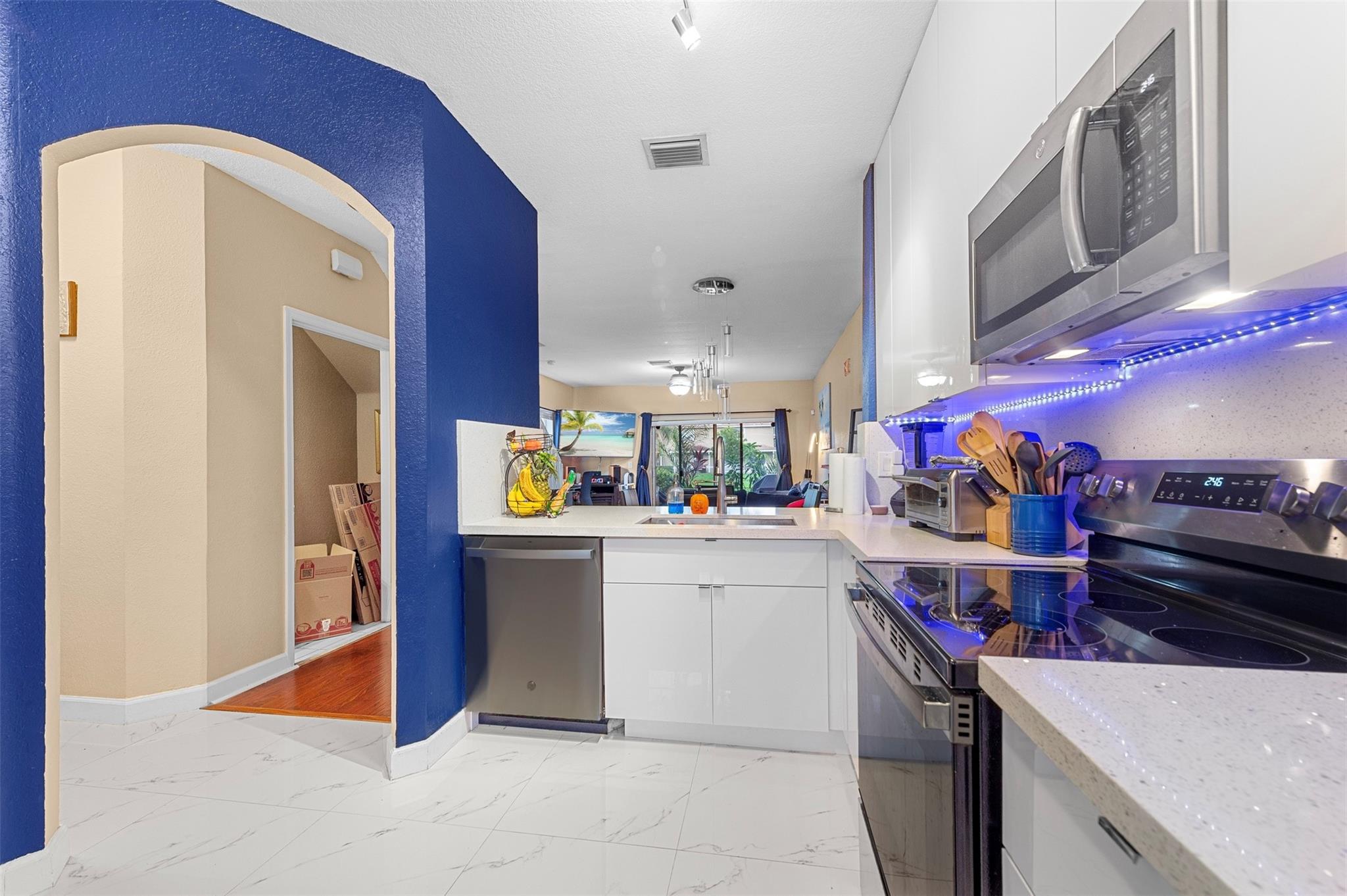 Lyons Indust Park 71-1 B - Residential Lease
