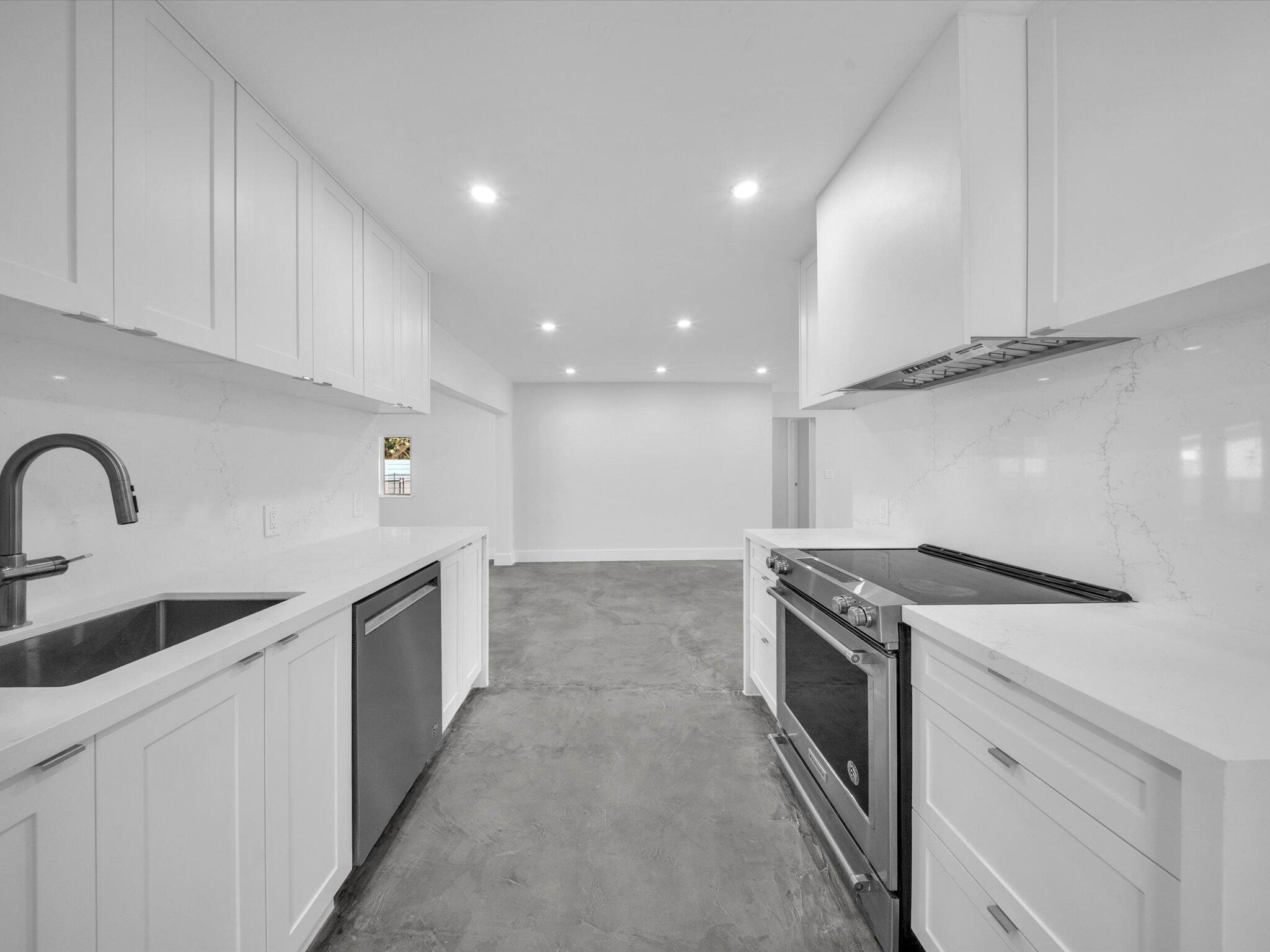 1721 N 16th Court