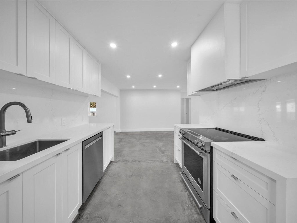 Photo of 1721 N 16th Court, Hollywood, FL 33020 (MLS # B26026237)
