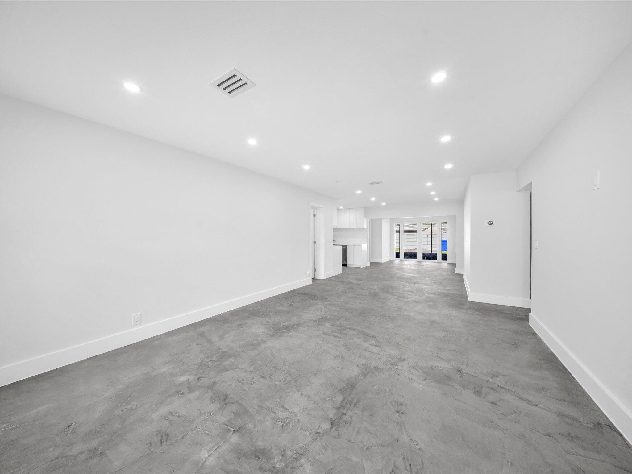 1721 N 16th Court