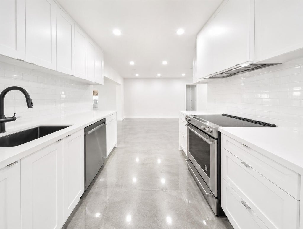 Photo of 1721 N 16th Court, Hollywood, FL 33020 (MLS # B26026237)