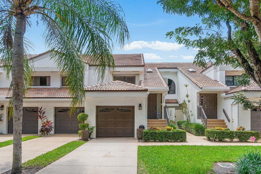 Photo of 2706 Black Oak Way #2706, Boynton Beach, FL 33436 (MLS # B26073394)