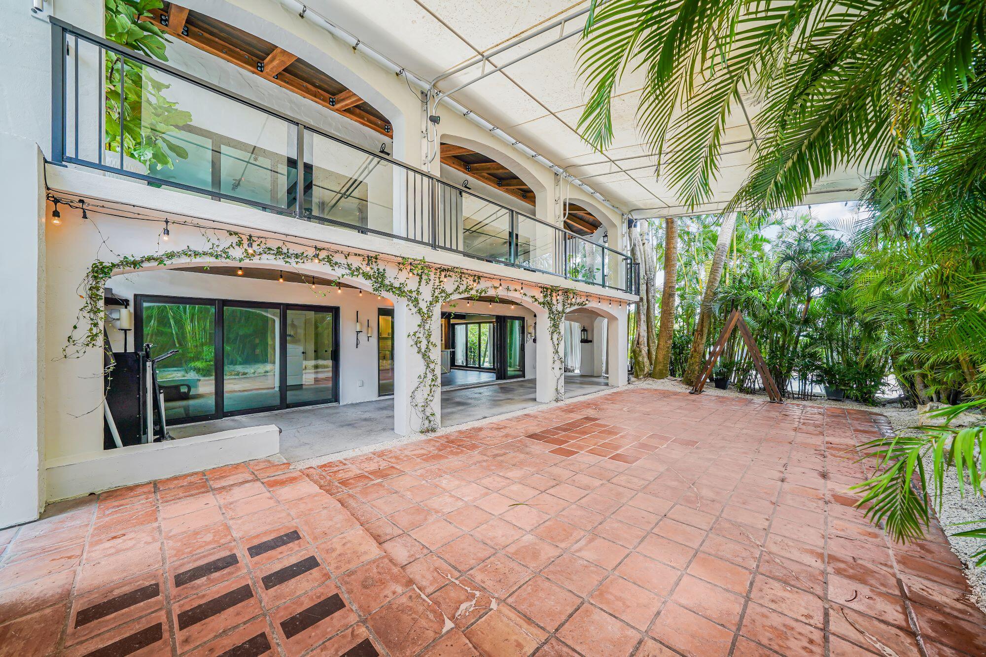 512 SW Saint Lucie Crescent