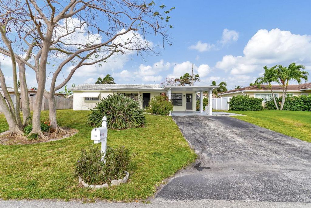 Photo of 2725 NE 5th Avenue, Boca Raton, FL 33431 (MLS # R10977706)