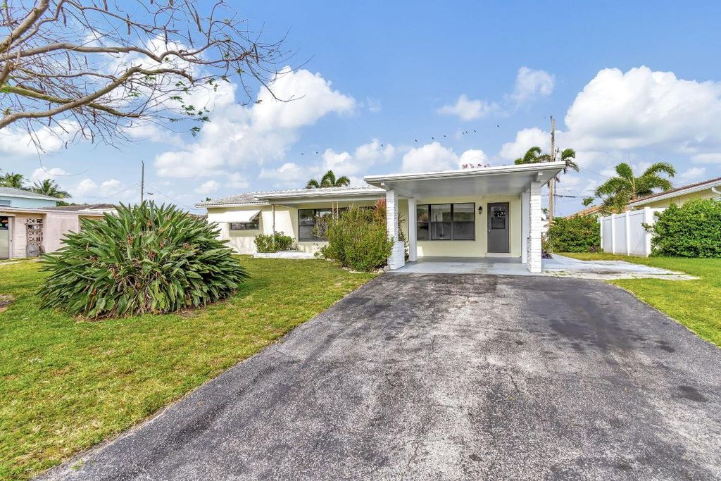 Photo of 2725 NE 5th Avenue, Boca Raton, FL 33431 (MLS # R10977706)