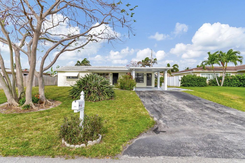 Photo of 2725 NE 5th Avenue, Boca Raton, FL 33431 (MLS # R10977706)