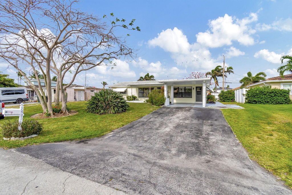 Photo of 2725 NE 5th Avenue, Boca Raton, FL 33431 (MLS # R10977706)