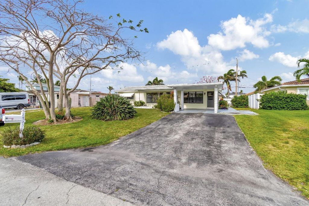 Photo of 2725 NE 5th Avenue, Boca Raton, FL 33431 (MLS # R10977706)