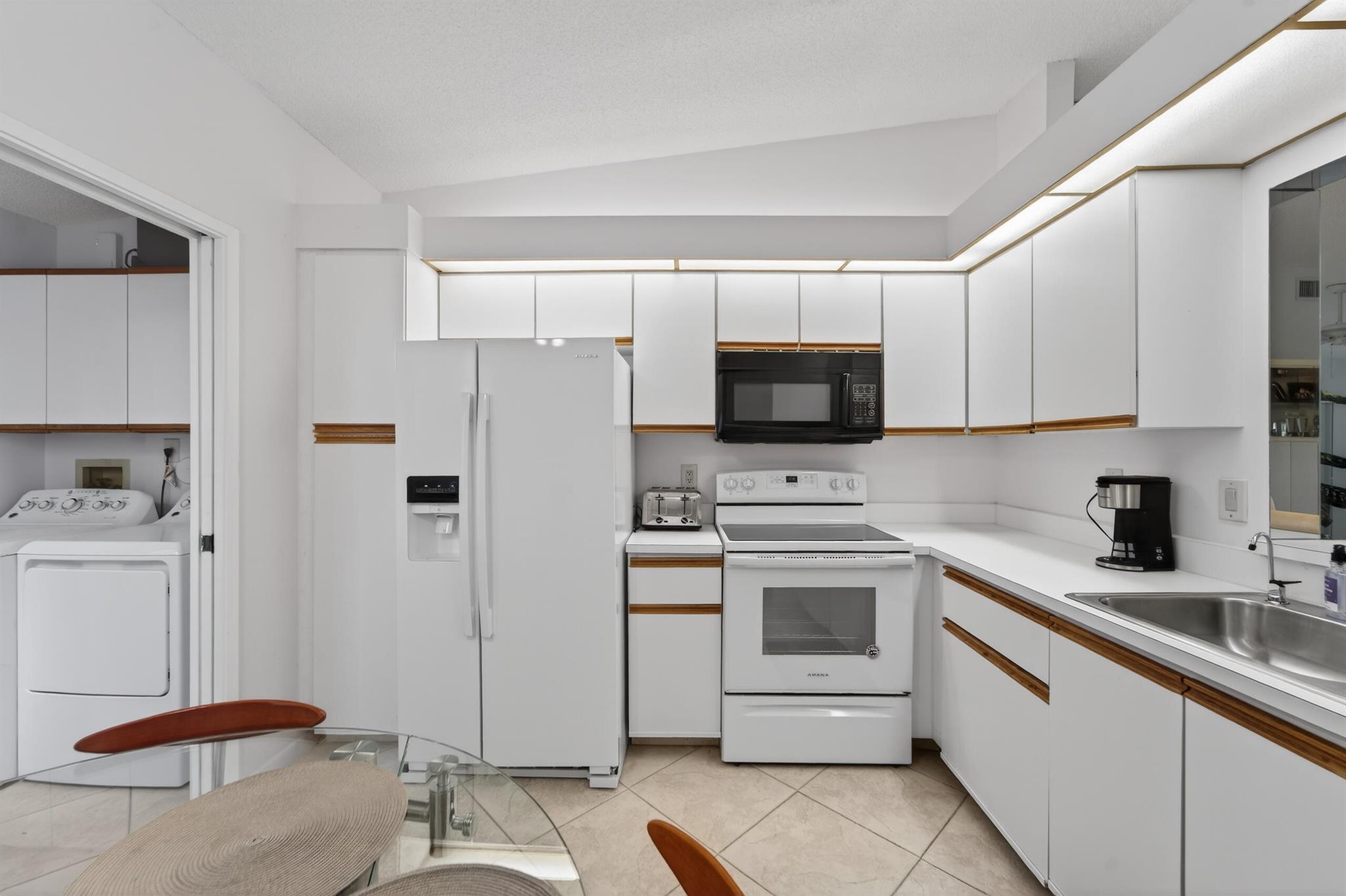 HUNTINGTON POINTE - Residential Lease