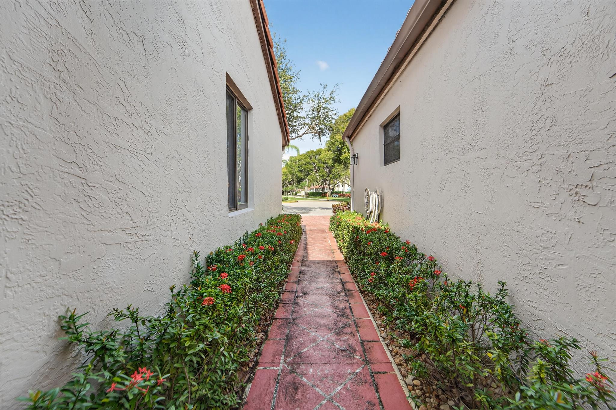 HUNTINGTON POINTE - Residential Lease