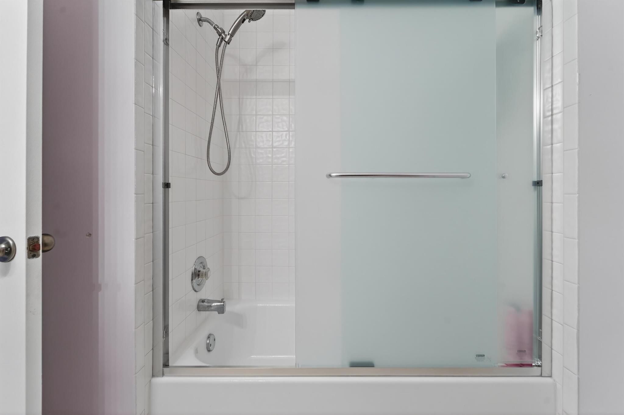 HUNTINGTON POINTE - Residential Lease