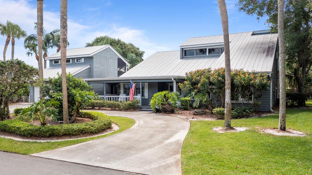 Photo of 6 Kingston Court, Sewalls Point, FL 34996 (MLS # R10895973)