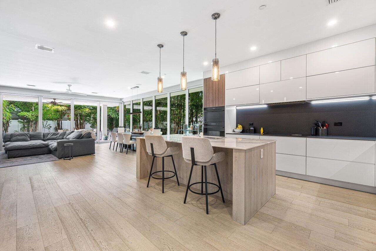 1200 Palm Trail B