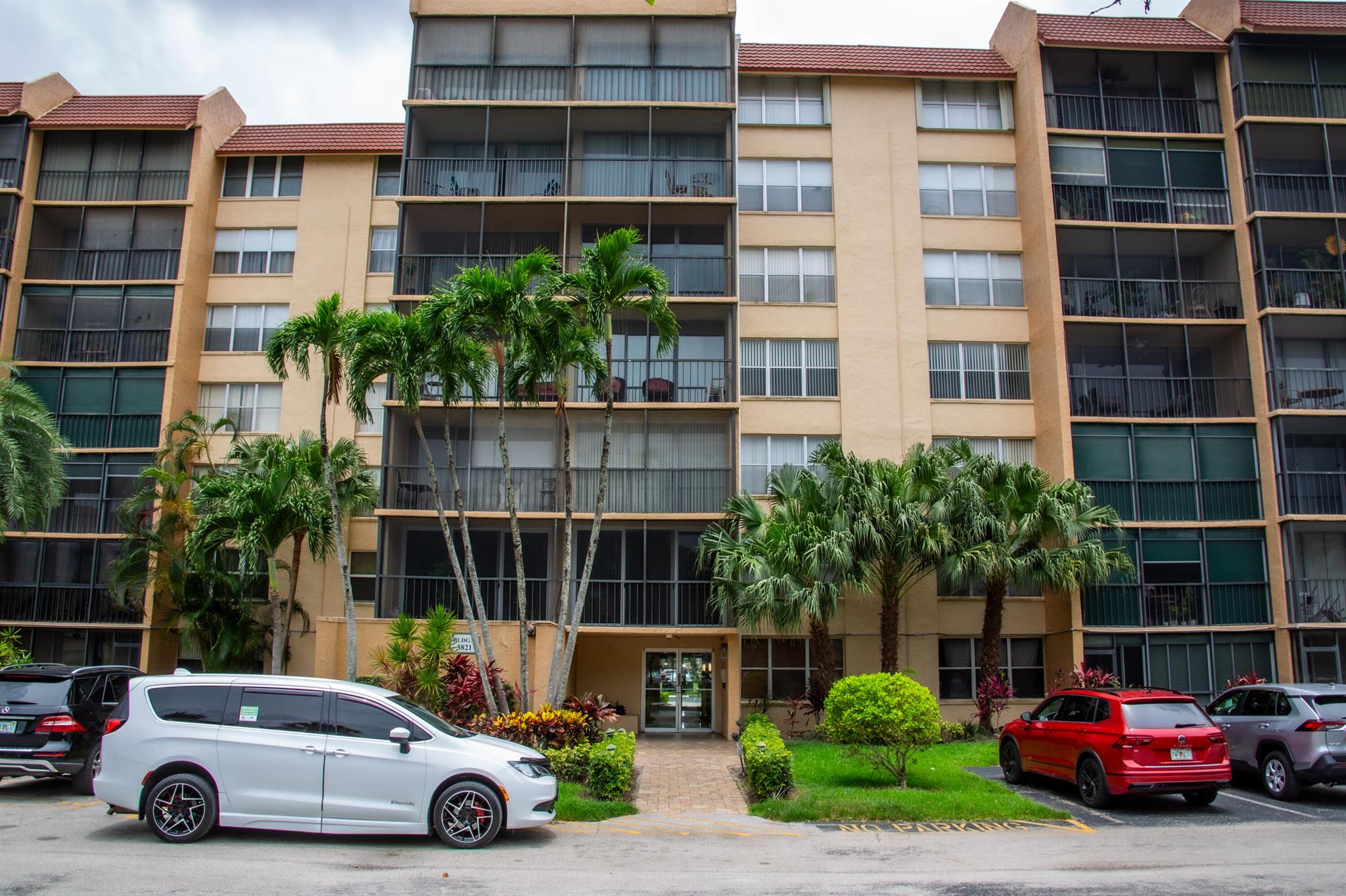 3821 Environ Boulevard 203