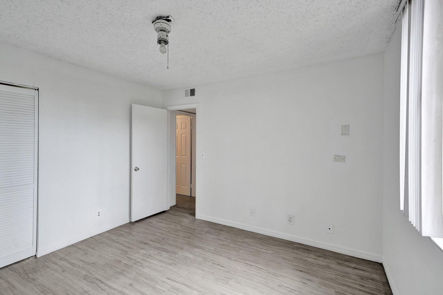 WINDWARD LAKES - Residential