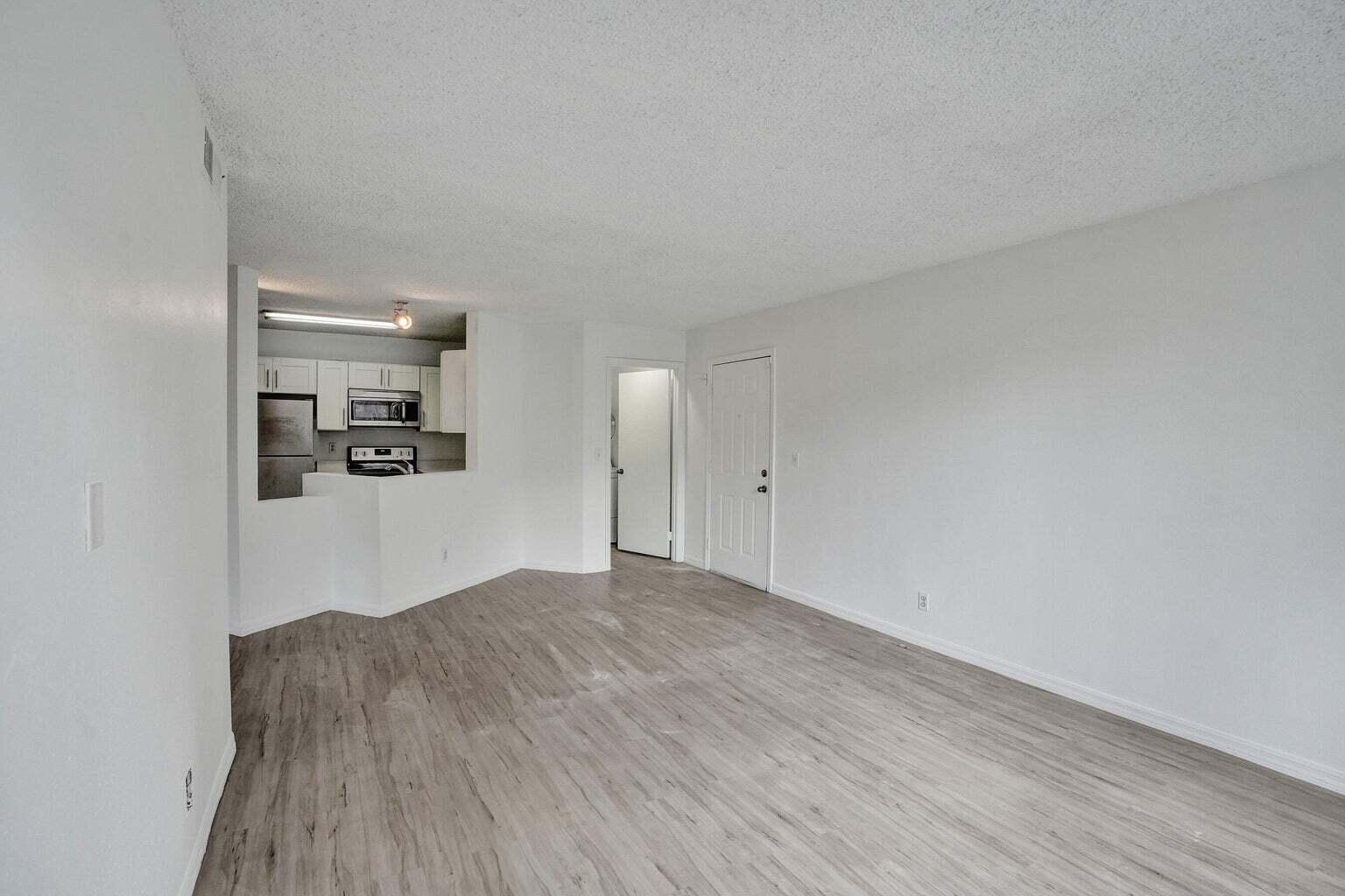 WINDWARD LAKES - Residential