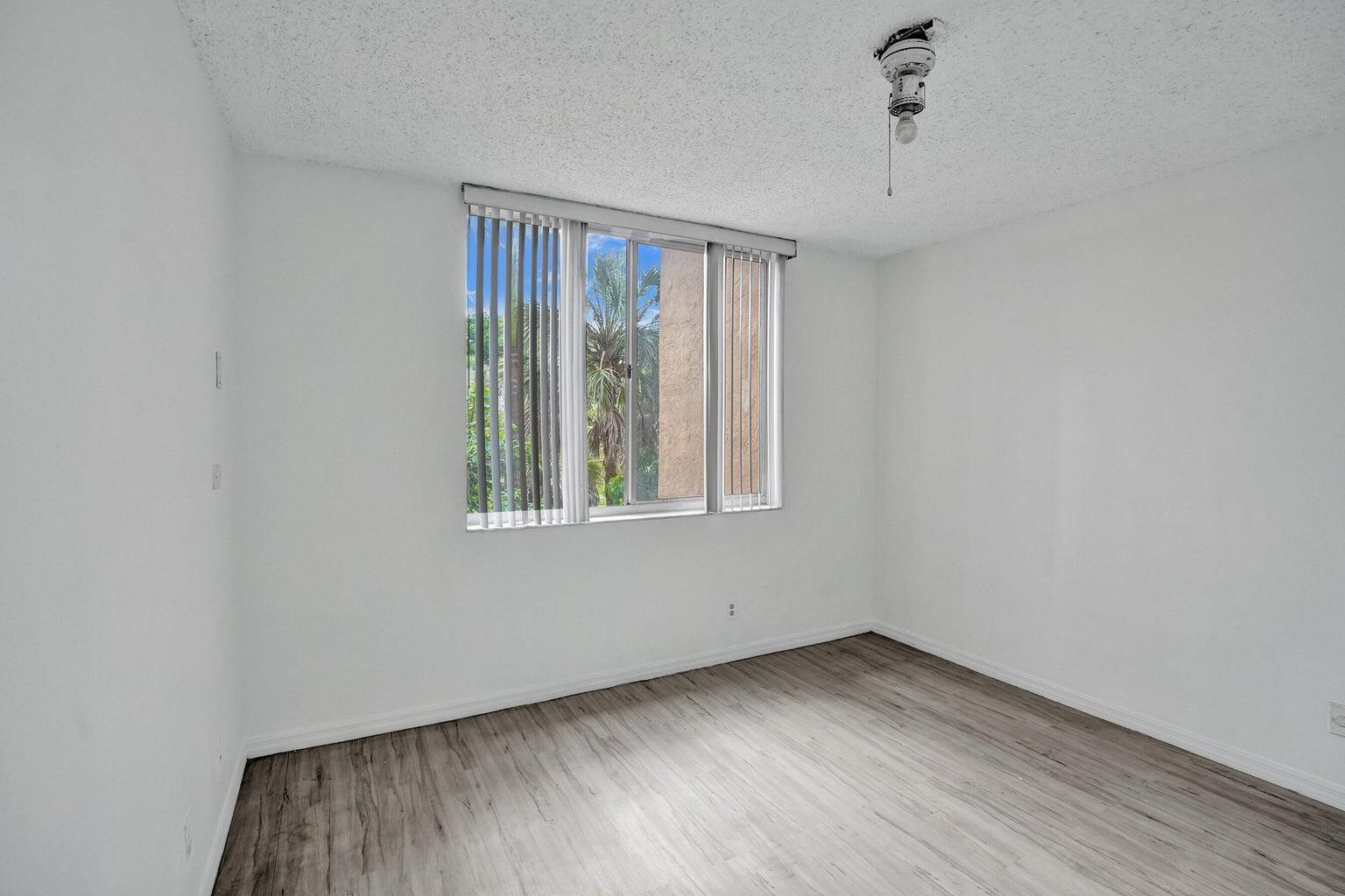 WINDWARD LAKES - Residential