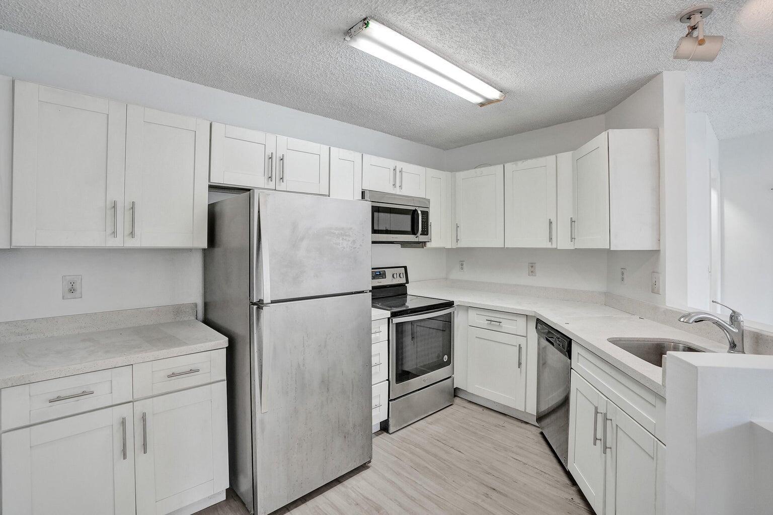 WINDWARD LAKES - Residential