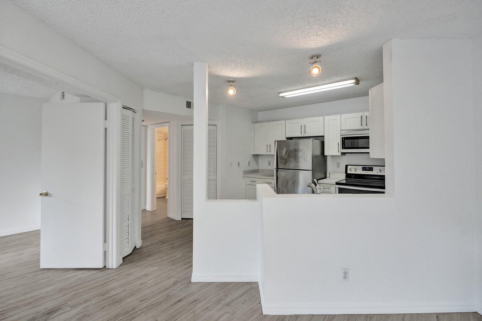 WINDWARD LAKES - Residential