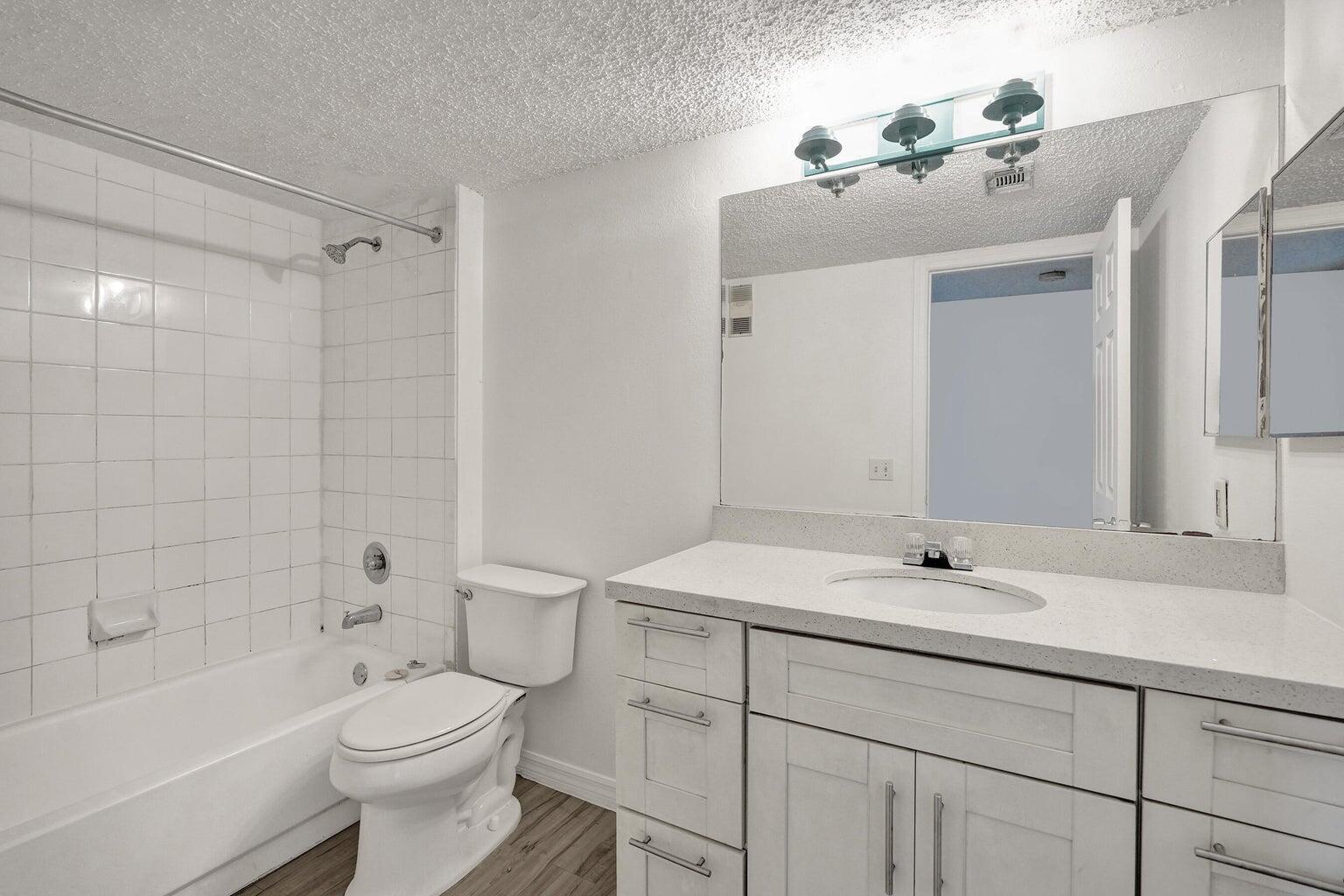 WINDWARD LAKES - Residential